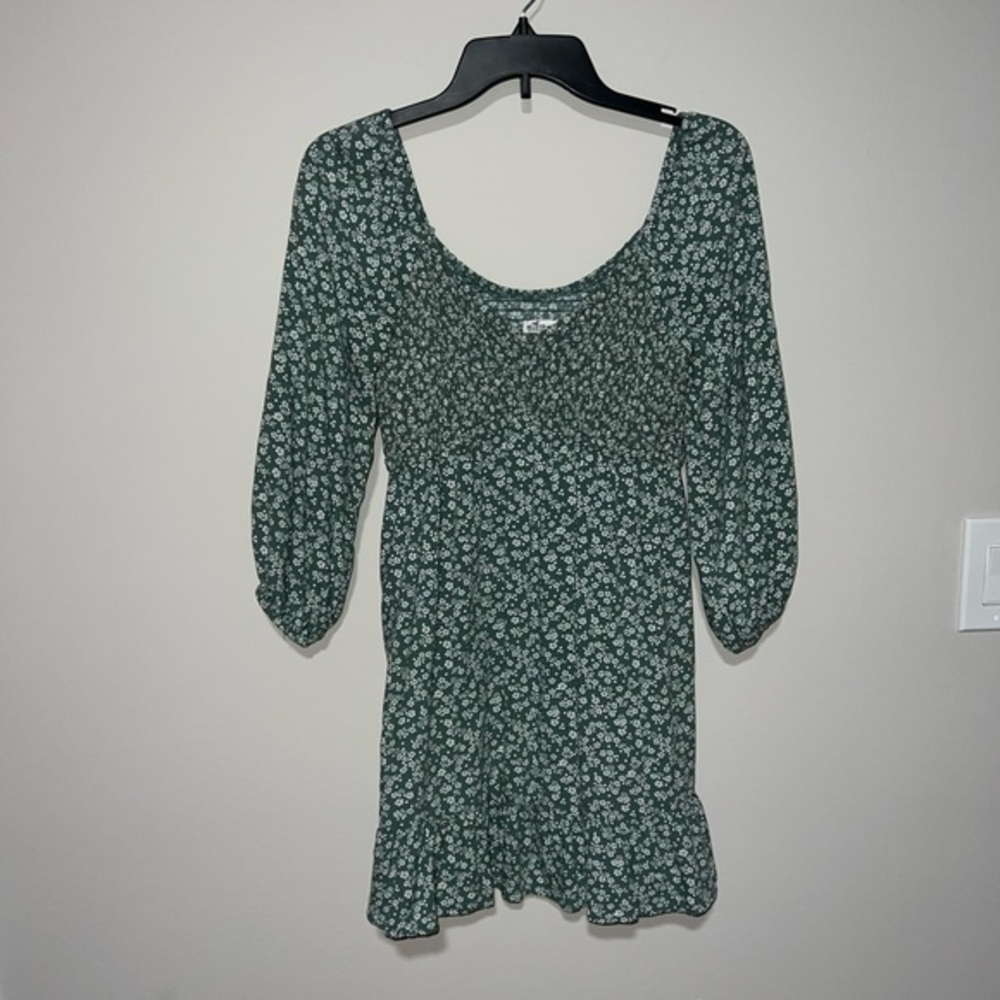 Sage green with white floral print stretchy hollister dress Small